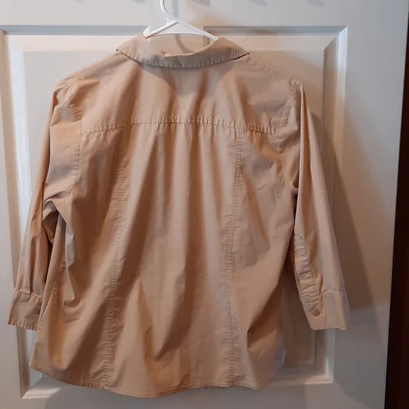 Apostrophe 3/4 Sleeve Tan Colored Button Down Shirt size Petite Large - Picture 7 of 7